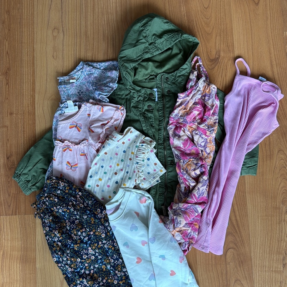 Lot of 8 Size 5 Items